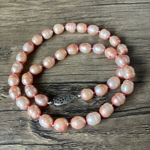 Vintage peach / light pink faux pearl baroque choker necklace